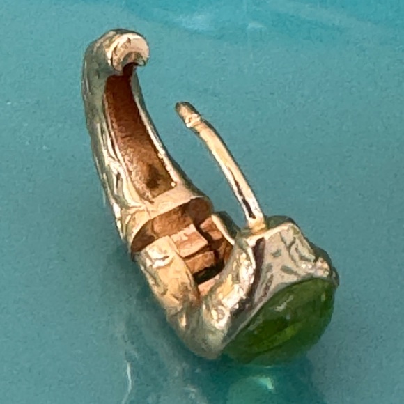 Gold Tone Hoop Earrings With Large Green Stone - Picture 5 of 11